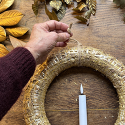 créer soi-même une couronne de feuilles dorées