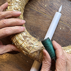 créer soi-même une couronne de feuilles dorées