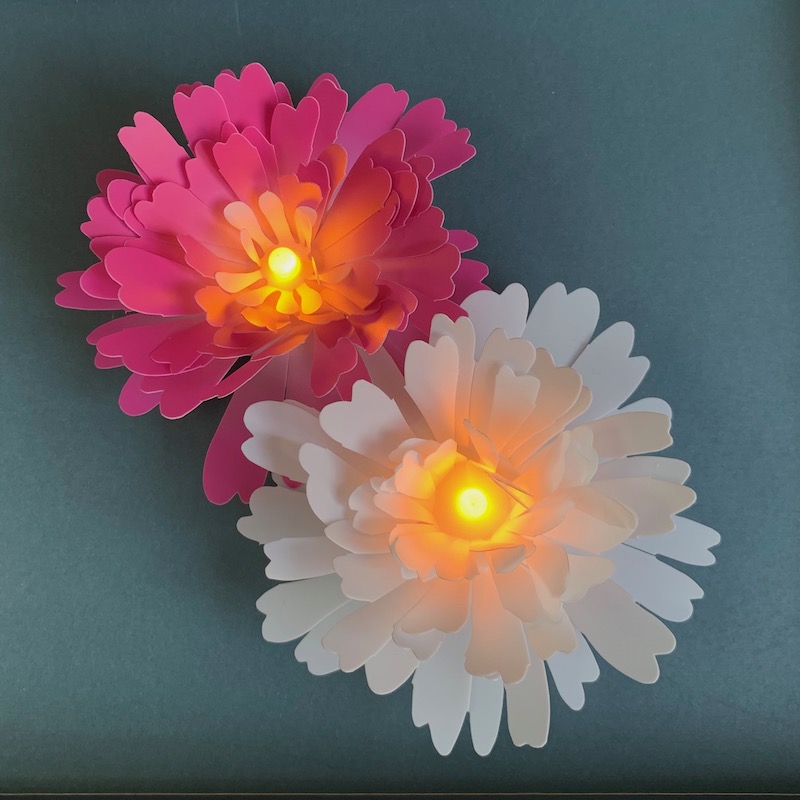 décoration artisanale fleurs led