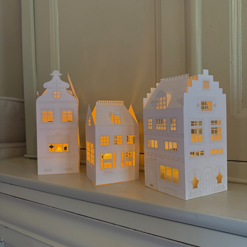 décor de papier, maisons hollandaises éclairées de bougies Led