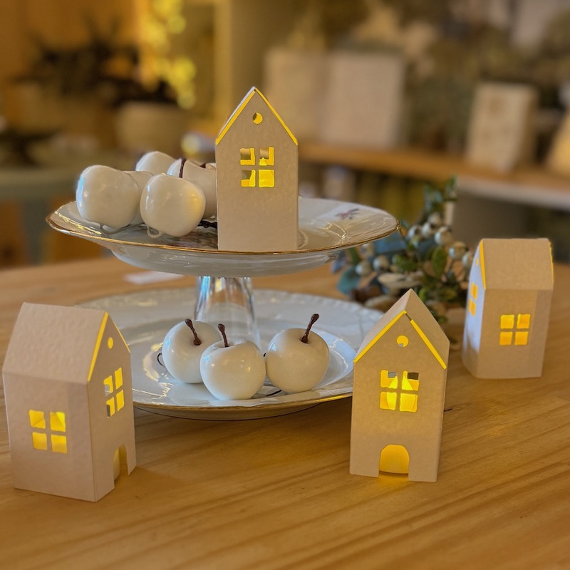 maisons photophores en papier pour illuminer une table