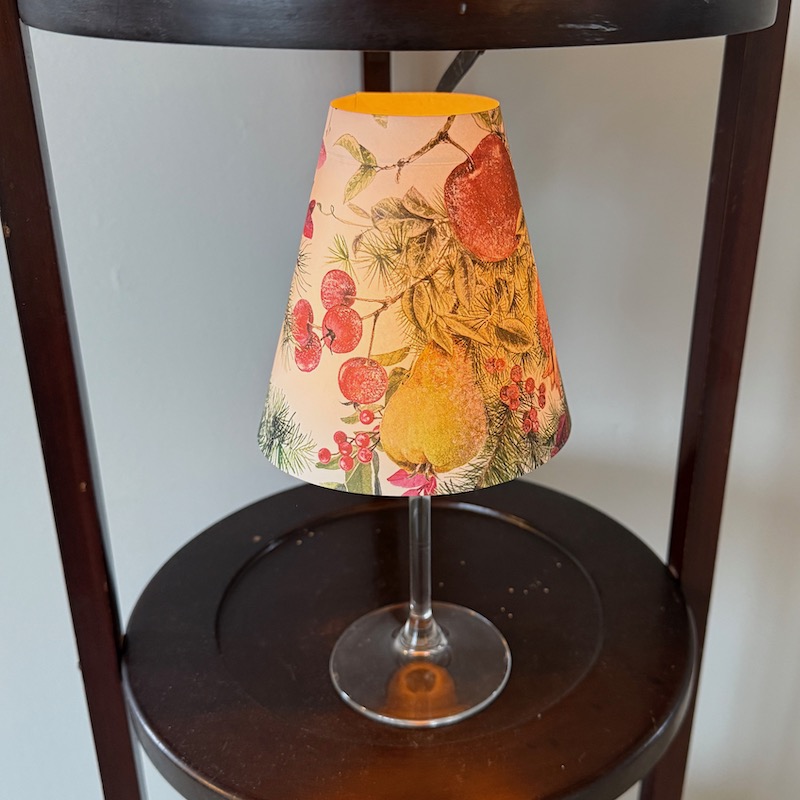 petite lampe led créée à partir d'un abat jour esprit de Noël