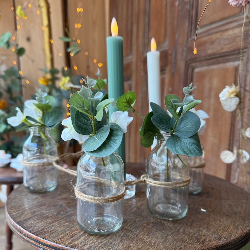 un vase articulé en verre pour fleurs ou bougies