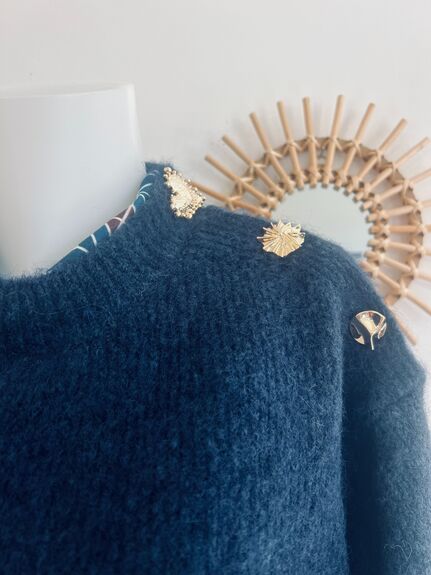 Pull boutons dorés bleu marine