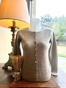 Gilet cachemire boutons bijoux taupe
