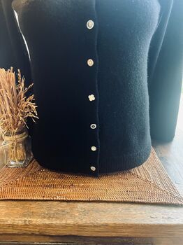 Gilet cachemire boutons bijoux noir