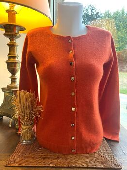 Gilet cachemire boutons bijoux rouille