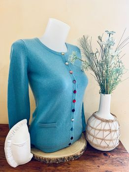 Gilet cachemire boutons velours vert céladon