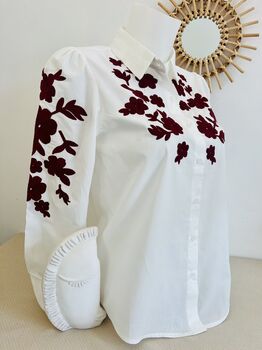 Chemise blanche broderies bordeaux