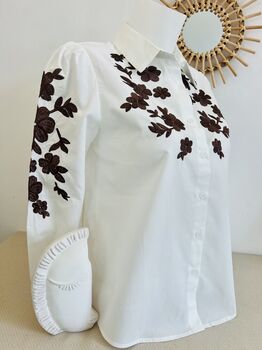 Chemise blanche broderies chocolat