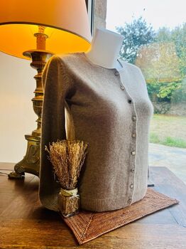 Gilet cachemire boutons bijoux taupe