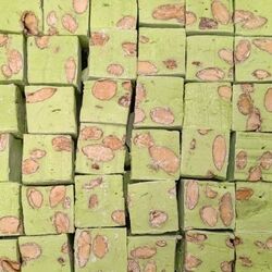Carton de 2 kg de Gros cubes de nougats tendres goût PISTACHE
