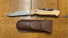 Victorinox Corkscrew olive wood 0.9701.64