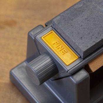 Smith's manual sharpening system
