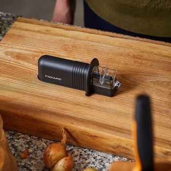 AI7000 Messerschärfer Fiskars Roll-Sharp