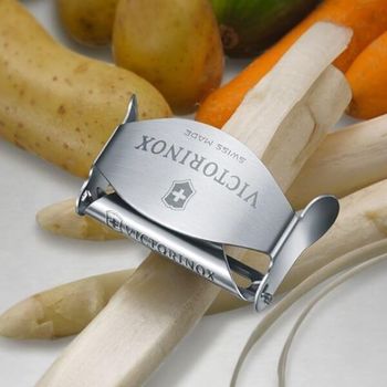 7.6074 Victorinox compact peeler