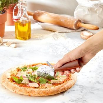 84075 Cherry wood triangle pizza wheel