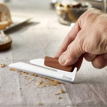 US50501 Ramasse-miettes Triangle en prunier