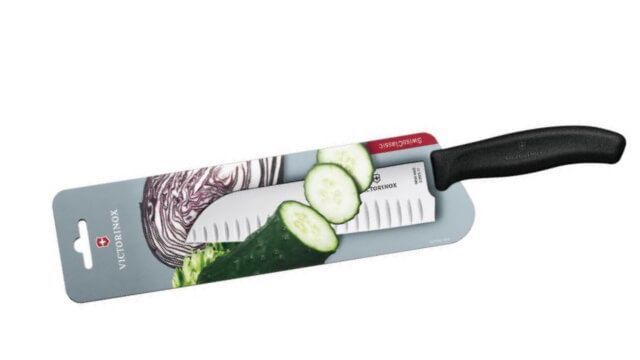 6.8523.17B Couteau Santoku alvéolé Victorinox Swiss Classic noir sur carte