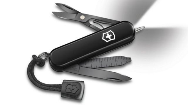 0.6226.31P couteau suisse Victorinox Signature Lite monochrome avec stylo