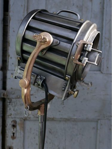 Louer PROJECTEUR DE MINI DECOUPE 75W MOLE RICHARDSON - Eclairage Louer PROJECTEUR DE MINI DECOUPE 75W MOLE RICHARDSON - Eclairage