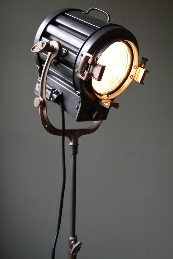 Beau projecteur Films ancien CINE GEL ROYAL LE MANS avec valise déco