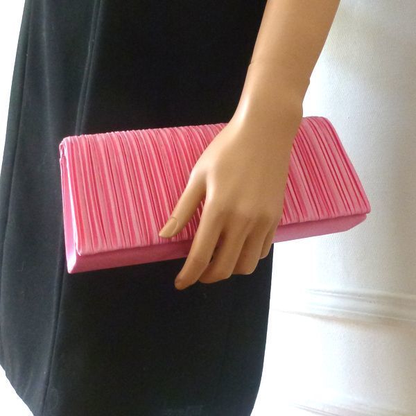 Etole rose vif en mousseline de soie bordée de satin