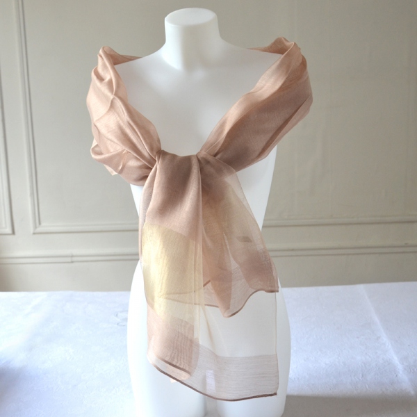 Belle étole mousseuse en organza de soie et viscose beige et or