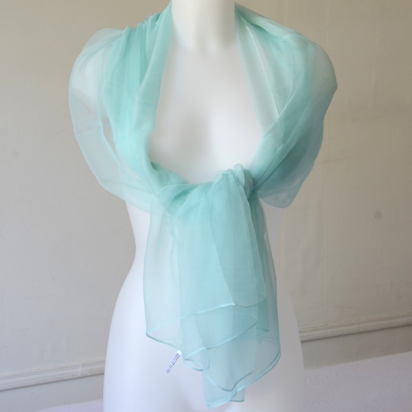 Foulard en mousseline avec motif à fleurs marine | Vitrine Magique Foulard en mousseline avec motif à fleurs marine | Vitrine Magique