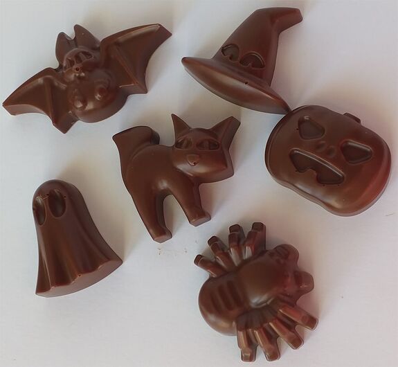 Coffret HALLOWEEN (16 figurines) en chocolat ALTERNATIVE au lait (sans lait) BIO vegan sans allergènes Exquidia : 135g