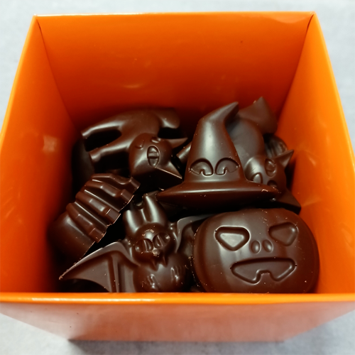 Coffret HALLOWEEN (24 figurines) en chocolat NOIR ONCTUEUX 60% BIO vegan sans allergènes Exquidia : 178g