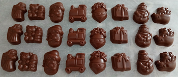 Calendrier de l'Avent (jaune, rouge ou vert) en chocolat ALTERNATIVE au lait (sans lait) BIO vegan sans allergènes Exquidia : 120g