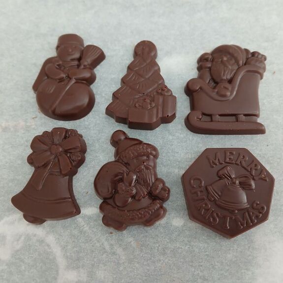 18 figurines de Noël en chocolat NOIR ONCTUEUX 60% BIO sans allergènes Exquidia : 126 grammes
