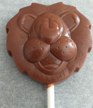 1 SUCETTE LION en chocolat ALTERNATIVE au lait (sans lait) BIO vegan sans allergènes Exquidia : 20g