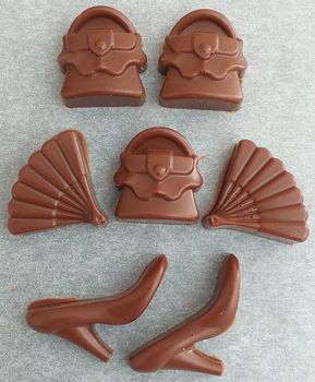 7  figurines MINNIE FASHION en chocolat ALTERNATIVE au lait (sans lait) BIO vegan sans allergènes Exquidia : 55g