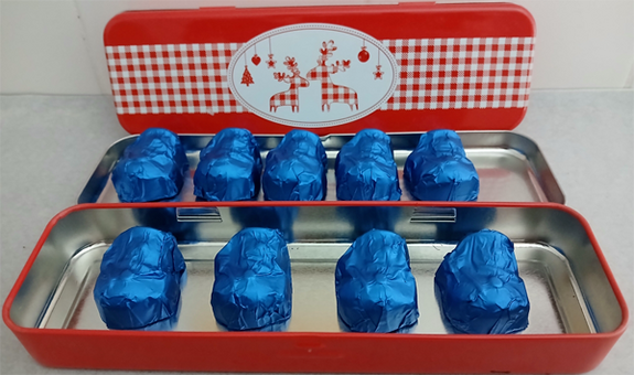 Boîte « RENNES » + 9 bonhommes de neige tout en rondeur en chocolat ALTERNATIVE au lait (sans lait) BIO vegan sans allergènes : 135g