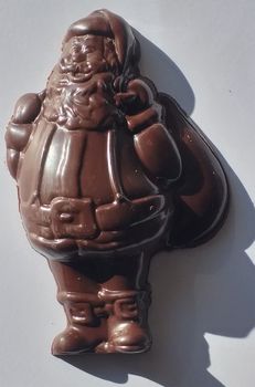 PETIT PÈRE NOËL "PAS-LINÉ" = "FAUX PRALINÉ" en chocolat 45.6% BIO vegan sans allergènes Exquidia. : 53 grammes