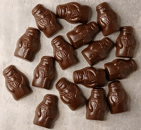 Cône 16 mini-bonhommes de neige en chocolat NOIR ONCTUEUX 60% BIO vegan sans allergènes Exquidia : 48g