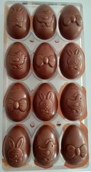 Maison rose + 1 oeuf de Pâques CREUX décoré en chocolat ALTERNATIVE au lait (sans lait) BIO vegan sans allergènes Exquidia : 35g