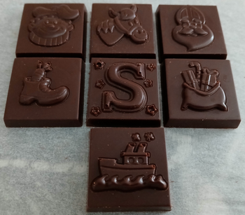 Valisette ourson + 7 carrés SAINT-NICOLAS en chocolat NOIR ONCTUEUX 60% BIO vegan sans allergènes Exquidia : 52 grammes
