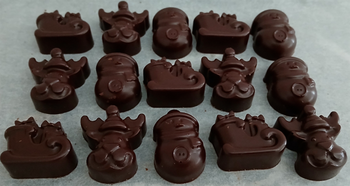 15 PERSONNAGES DE NOËL en chocolat NOIR ONCTUEUX 60% BIO vegan sans allergènes : 140g