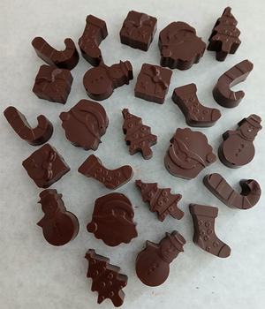 CUBE contenant 24 figurines de Noël en chocolat NOIR ONCTUEUX 60% BIO sans allergènes Exquidia : 178g