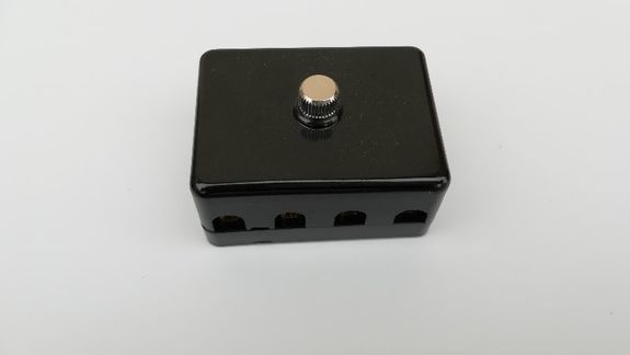 Boîtier noir à 4 fusibles