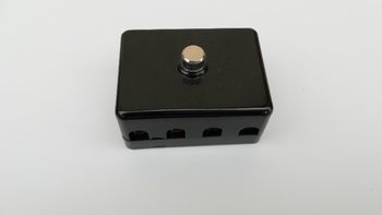 Boîtier noir à 4 fusibles