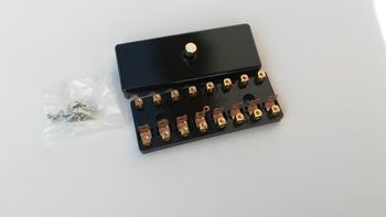 Boîtier noir à 8 fusibles