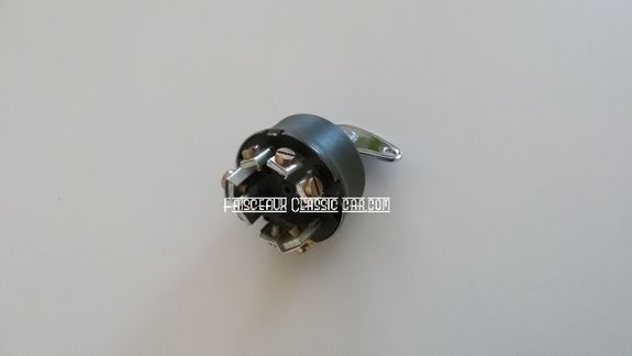 Commutateur à clé militaire