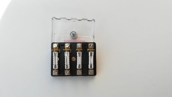 Boîtier transparent à 4 fusibles