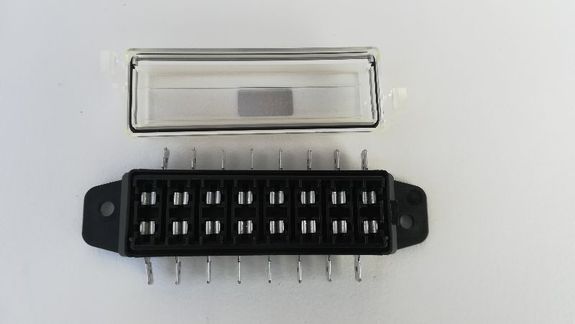Boîtier transparent à 8 fusibles standards