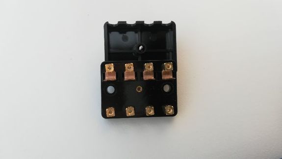 Boîtier noir à 4 fusibles