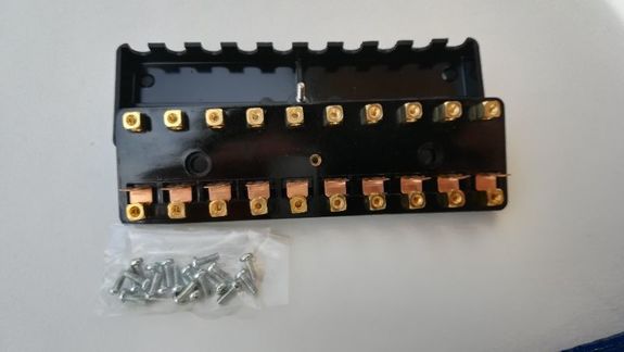 Boîtier noir à 10 fusibles